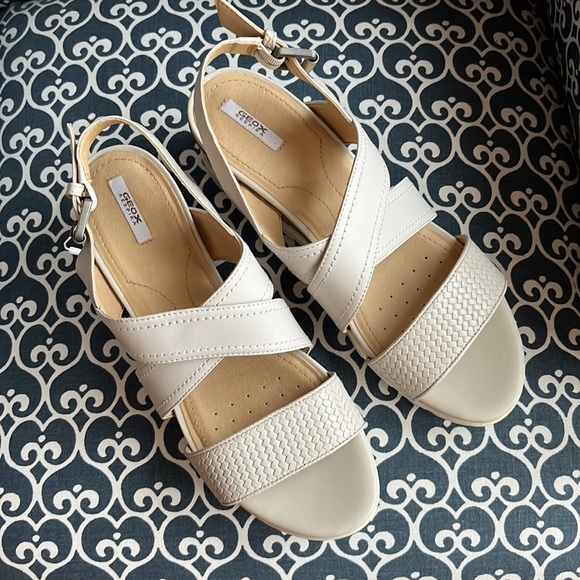New in Box Geox Respira Marykarmenplus1 off white sandal 40 eu 10 us - Picture 2 of 9